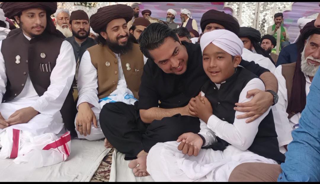 iqrarulhassan's tweet photo. علامہ سعد رضوی مبارکباد کے مستحق ہیں کہ انہوں نے خادم حسین رضوی صاحب کے عرس پر صحافیوں، قلمکاروں اور زندگی کے مختلف شعبوں سے تعلق رکھنے والے افراد کو مدعو کیا۔ میں بھی شریک ہوا۔ حسبِ توقع سعد رضوی شاندار واقع ہوئے۔

سب کو ایک دوسرے کے لئے ذہن اور دل کے راستے کھولنے کی ضرورت ہے۔ https://t.co/JS59Wa3wPv