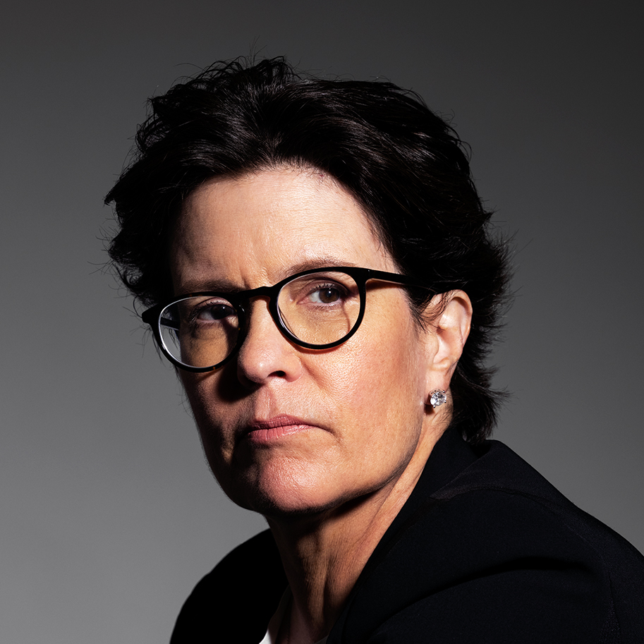 New @AUWCL #2024SineFellow @karaswisher will teach a seminar series 
to discuss the current technological landscape & how we navigate the rapid pace of change. Swisher hosts On With Kara Swisher co-hosts Pivot for @NYMag & is a contributor at @CNN. wcl.american.edu/impact/initiat…