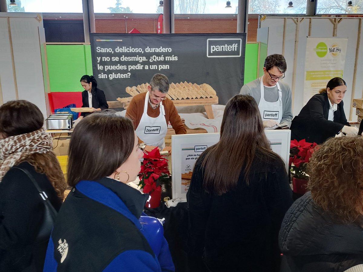CeliacosMadrid's tweet photo. Es muy probable que el 2 de diciembre te vayas a casa habiendo comprado algún pan de #panteff
Este año, ¡vuelven al #39FestivalDelCelíaco!
🎪 39º Festival del Celíaco
📆 Sáb 2 de diciembre, 11:00-19:30h
📍 Pab. Convenciones Casa de Campo (Madrid)
https://t.co/pjCyJ2t7xP https://t.co/FWc02qJrD9