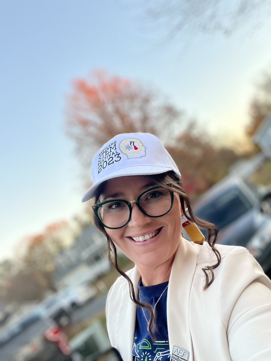 _fysteam's tweet photo. Had an amazing time at the @MorganStateU  STEM Expo with @DoDstem and the @mdstemfest reps. Taught some multi tiered lessons on density with my @NAVSEA @NSWCCarderock friends @CharlotteG_STEM and Ashlee Floyd! Love being an #Einsteinfellows23 @AEF_Program https://t.co/EyI20SzWgw