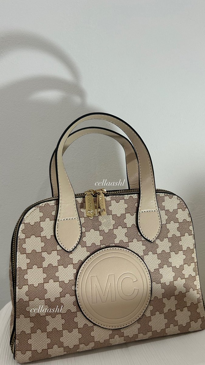 cellaashl's tweet photo. 🦋slingbag / handbag
kokoh, bisa muat banyak, ada sleting dan slot buat nyimpen barang kecil, dikasih tali panjang jg buat dijadiin slingbag. warna khaki cocok buat berbagai outfit👜
https://t.co/8gjweWGK1w https://t.co/I6WF72QYn7