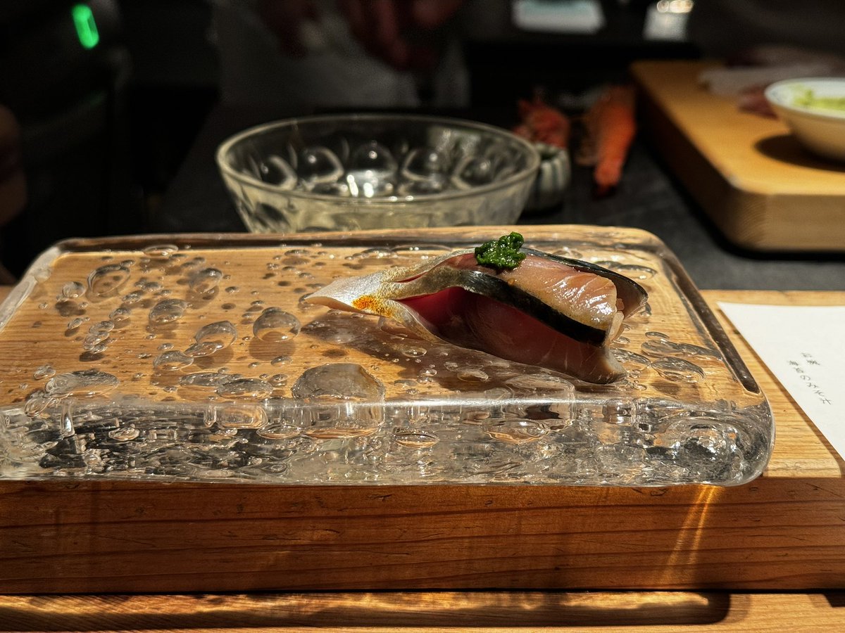 without_cell's tweet photo. Tinderでマッチした女の子、写真と若干違ったけど、お鮨1人2万円分食べて奢りました🍣🍣 https://t.co/A4txYONuge