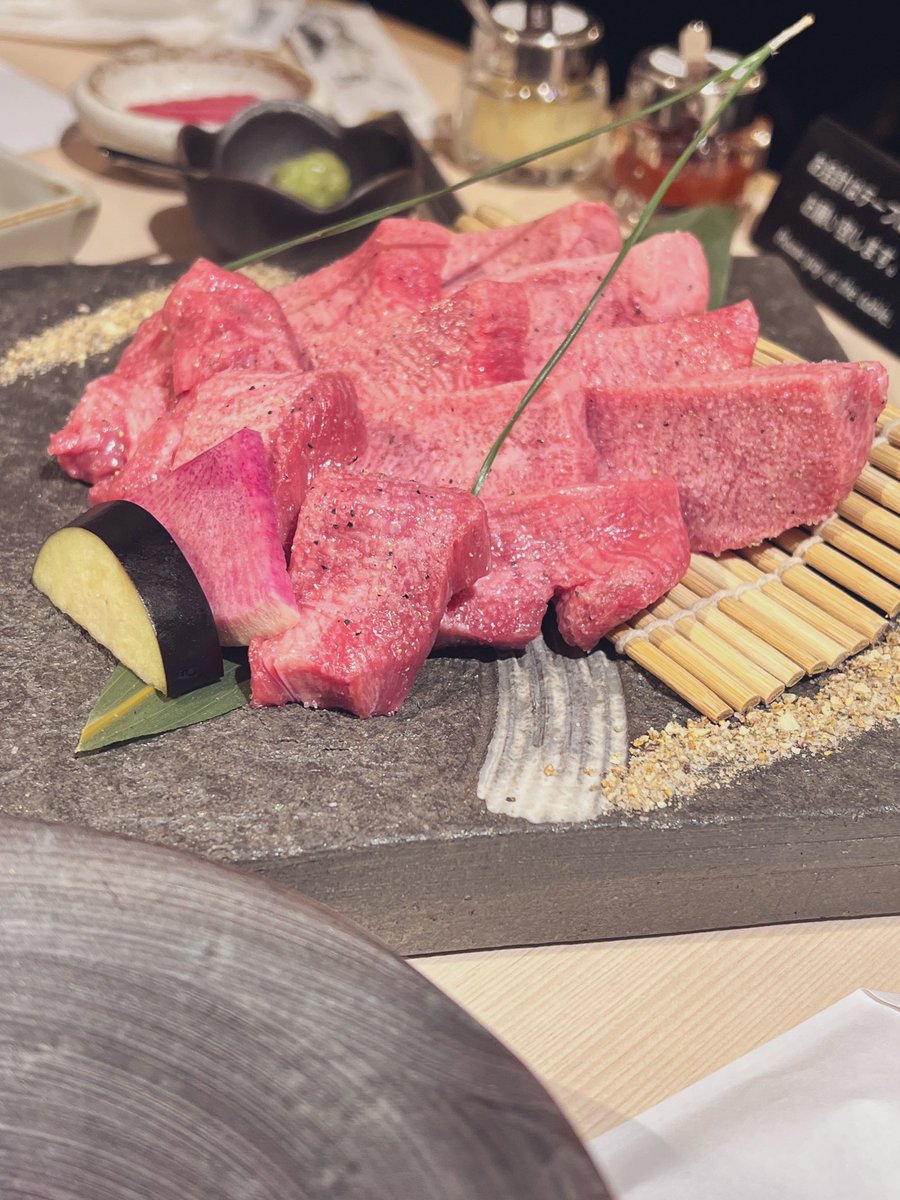 K7Xayc's tweet photo. フォロワーさんとごはん！！
初めてこんなお肉食べた！！ https://t.co/mQZbWSGSaT