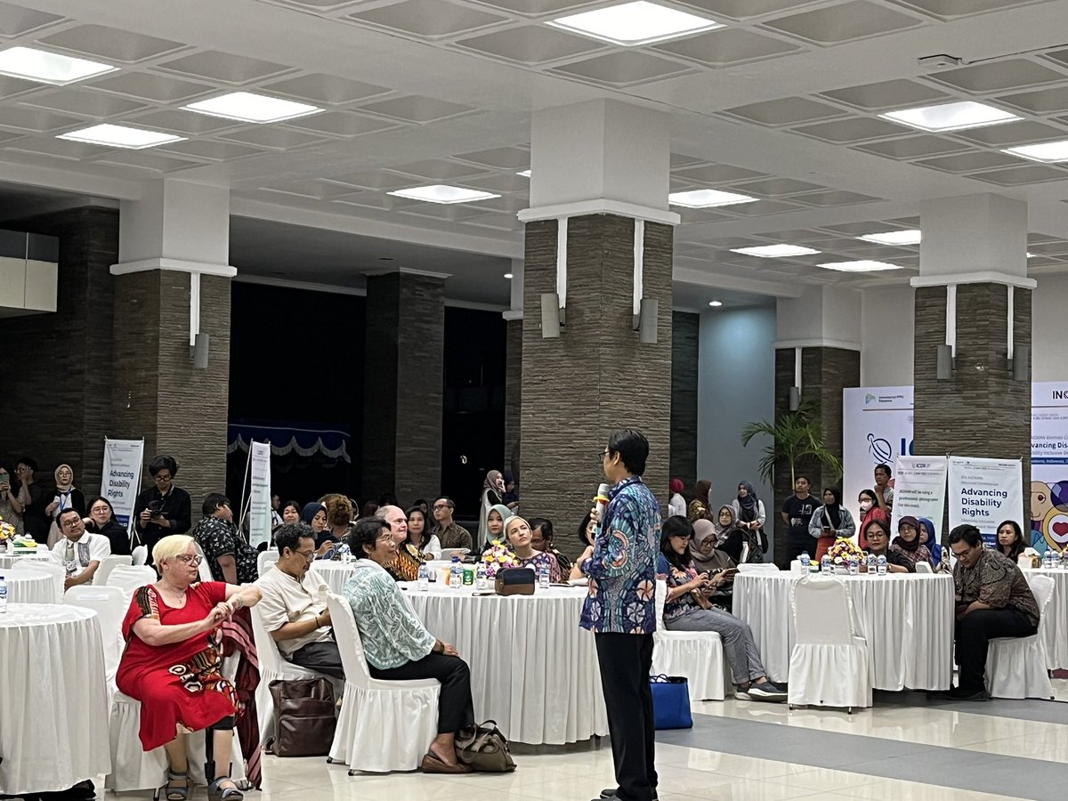 fisipolugm_'s tweet image. Welcoming dinner ICDR 2023, dipandu secara luar biasa oleh Kak Saka dan Kak Ello ✨

Welcoming speech oleh Dekan Fisipol UGM, Wawan Mas’udi dan Founder dari AIDRAN, Dina Afrianty.

#fisipolugm #kampusinklusif #ICDR2023