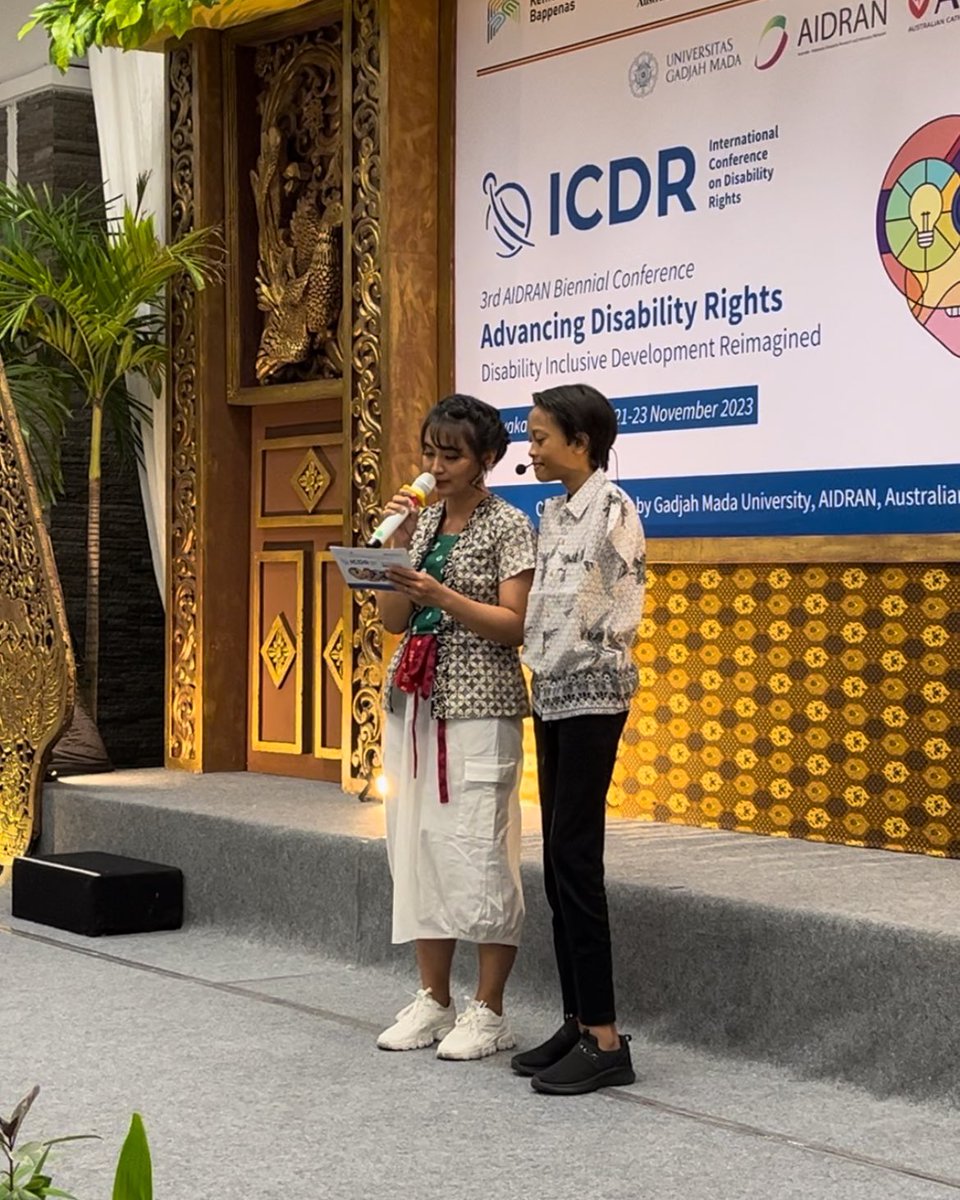 fisipolugm_'s tweet image. Welcoming dinner ICDR 2023, dipandu secara luar biasa oleh Kak Saka dan Kak Ello ✨

Welcoming speech oleh Dekan Fisipol UGM, Wawan Mas’udi dan Founder dari AIDRAN, Dina Afrianty.

#fisipolugm #kampusinklusif #ICDR2023