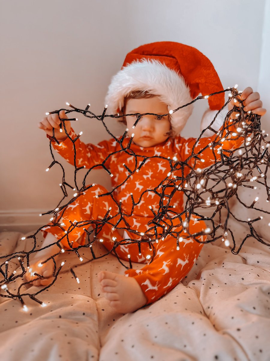 Kiimmeee4's tweet photo. Are we ready for Christmas content? Yes! https://t.co/WfVQI3zU9w