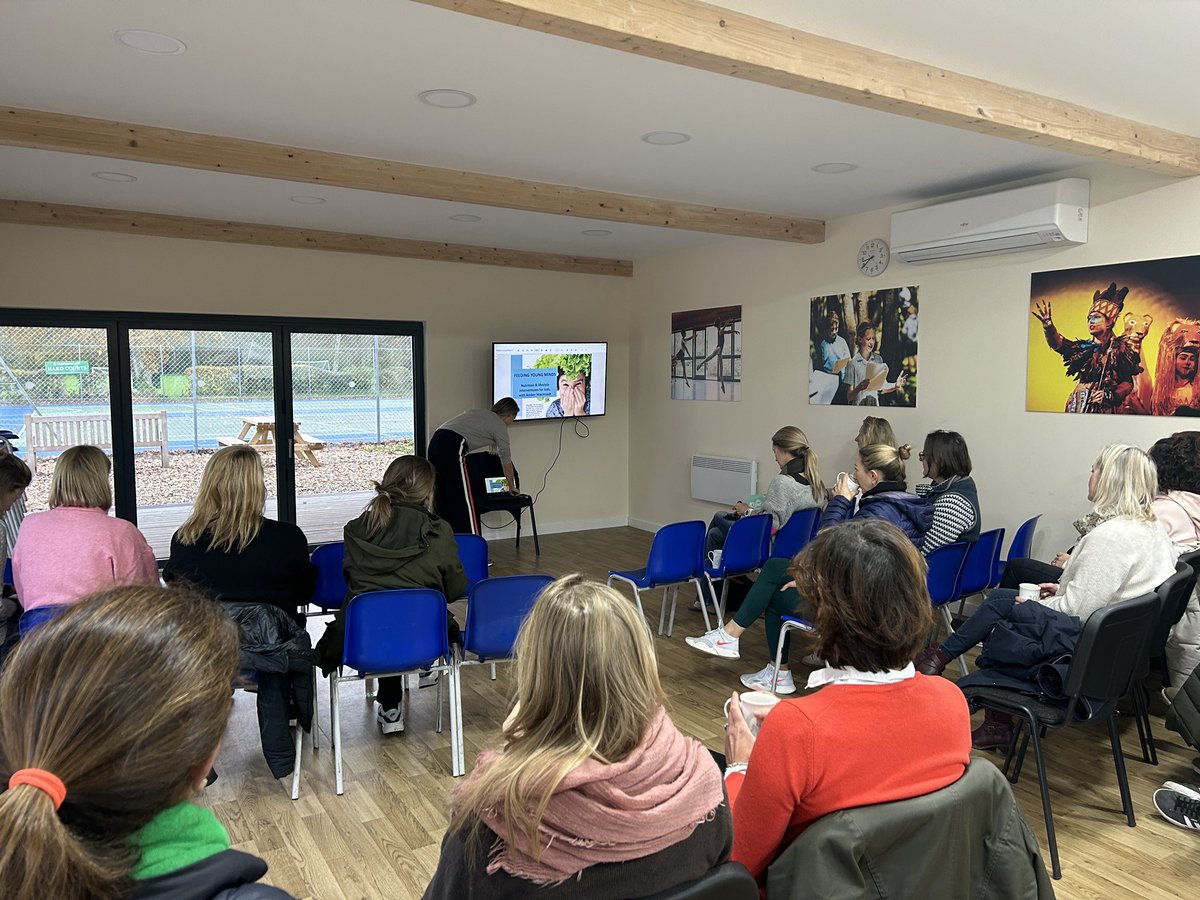 ThorngrovePrep's tweet photo. A big thank you to @AmbersCoaching for a fascinating talk to parents this morning about ‘Feeding Young Minds’. 

It was wonderful to welcome you to Thorngrove 💚💙

#thorngroveschool #prepschool #prepschoollife #nutrition https://t.co/swyAd9XtAW