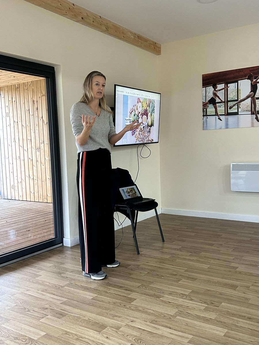 A big thank you to <a href="/AmbersCoaching/">Amber Macintosh</a> for a fascinating talk to parents this morning about ‘Feeding Young Minds’. 

It was wonderful to welcome you to Thorngrove 💚💙

#thorngroveschool #prepschool #prepschoollife #nutrition