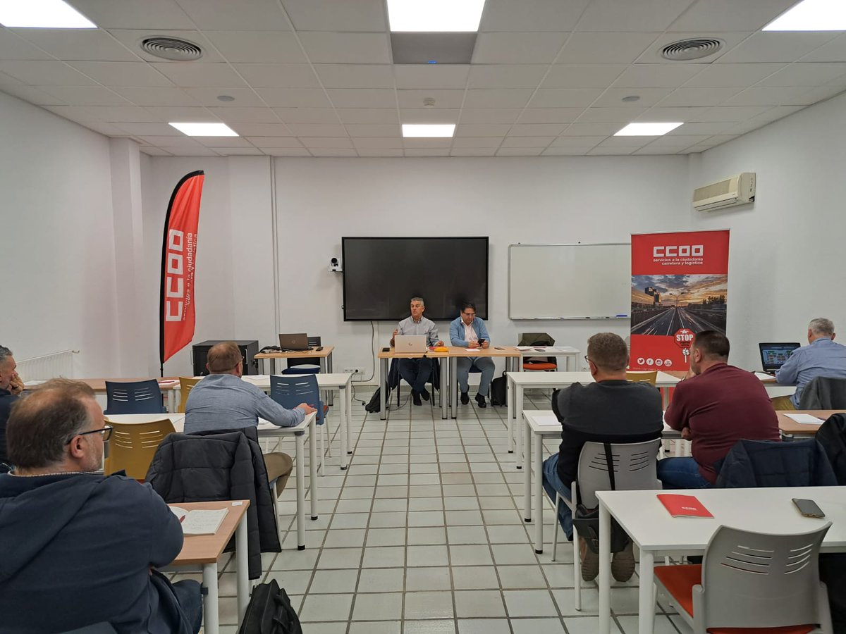 ccoocarlog's tweet photo. 🗓️ Hoy 21 de noviembre nos reunimos en la Escuela Sindical Muñoz Zapico para celebrar nuestro plenario de Urbanos 🚍#CCOOFSC 
✔️Coeficientes reductores
✔️Ley de Familia
✔️Negociación colectiva y la acción sindical
Debate y discusión en el plenario 
@ccoocarlog @CCOOEMTVALENCIA https://t.co/MzIgiKknEb