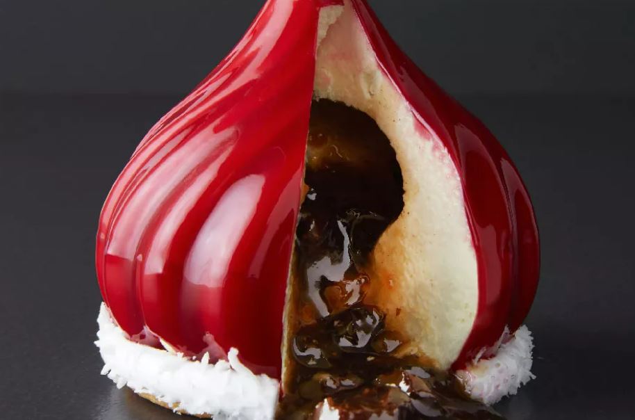 A nostaligic festive classic with a twist, creamy Cacao Barry Zéphyr™ white chocolate &amp; cinnamon mousse with a traditional mince pie filling by Head of Chocolate Academy™ center South Africa, Minette Smithhttps://www.cacao-barry.com/en-GB/oh-my-christmas-hat
#cacaobarry