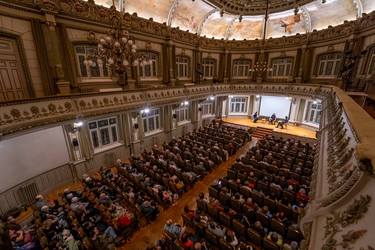 Bilbao Kultura (@bilbaokultura) on Twitter photo 💬 Atzo, “Gaurkotasunarekiko topaketak" zikloak Gazako egungo egoera izan zuen abiapuntu.
💬 Ayer, la situación en la franja de #Gaza fue el tema principal en #BidebarrietaKulturgunea.
👥 <a href="/itxaP/">Isabel Pérez ‘Um Luay’</a>, <a href="/DaniAlvarezEiTB/">Dani Álvarez</a>, <a href="/reparazz/">Mikel Reparaz</a>
📺 labur.eus/4oCVt 💬 Atzo, “Gaurkotasunarekiko topaketak" zikloak Gazako egungo egoera izan zuen abiapuntu.
💬 Ayer, la situación en la franja de #Gaza fue el tema principal en #BidebarrietaKulturgunea.
👥 <a href="/itxaP/">Isabel Pérez ‘Um Luay’</a>, <a href="/DaniAlvarezEiTB/">Dani Álvarez</a>, <a href="/reparazz/">Mikel Reparaz</a>
📺 labur.eus/4oCVt