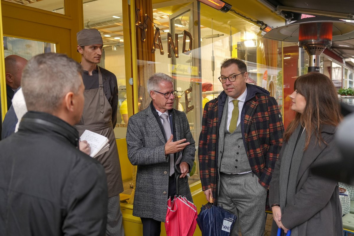 Der Botschafter der #Ukraine (<a href="/UKRinDEU/">Ukrainische Botschaft</a>) war zu Gast am #Niederrhein. „Der Wiederaufbau der Ukraine bietet Unternehmen große Chancen“, sagt <a href="/SteinmetzJurgen/">Jürgen Steinmetz</a>. Vielen Dank für den guten Austausch, <a href="/Makeiev/">Oleksii MAKEIEV 🇺🇦</a>, <a href="/iryna_shum/">Iryna Shum</a>, Norbert Miller (<a href="/ScheidtBachmann/">Scheidt & Bachmann</a>) und Olekzandr Dankanics!