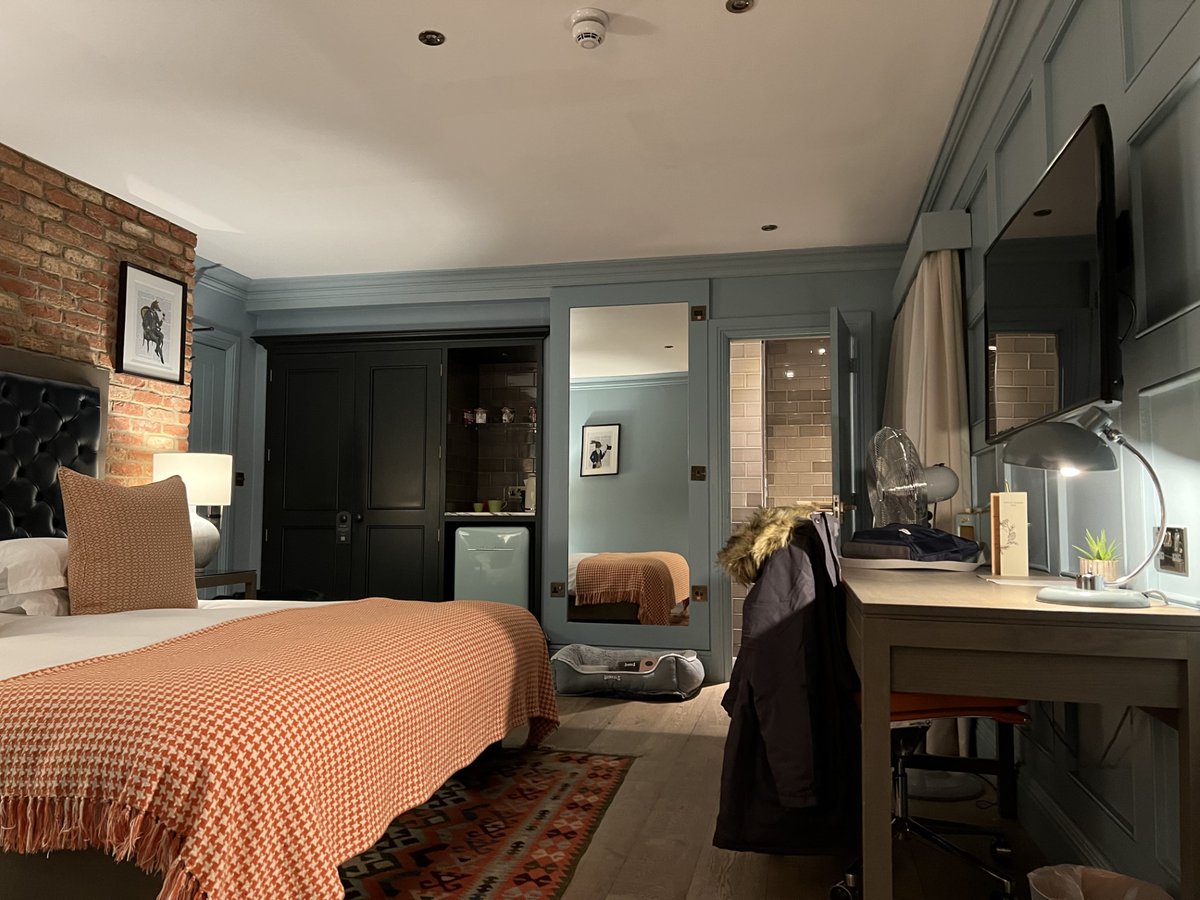 standing_space's tweet photo. Peter and Jess recently enjoyed a beautiful weekend retreat at the Great House, Coppa Club, where relaxation met exceptional interior design!
Our room was thoughtfully designed, filled with character, warmth and interesting features! #interiordesign #hoteldesign #hotelexperience https://t.co/ATi1ecH66C