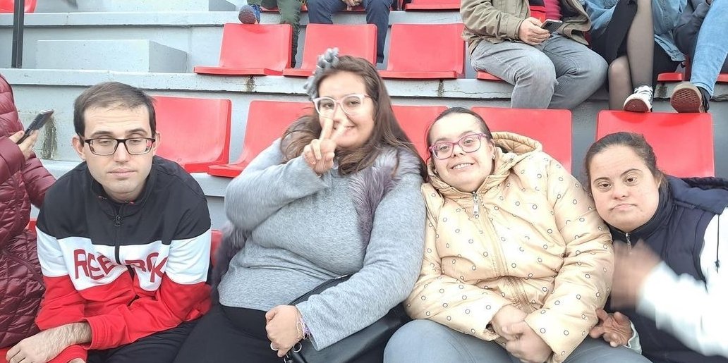 cdcieza_'s tweet photo. El domingo tuvimos la visita, en La Arboleja, a la Asociación Comarcal de Padres y Proectores de Minusválidos Psíquicos (ASCOPAS Cieza) donde pasaron una gran tarde de fútbol dándonos su apoyo en la victoria. 

¡Gracias por vuestra visita, amigos! https://t.co/xhoukuprs6