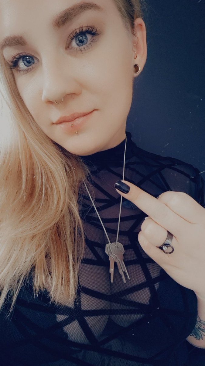 geld_ansehnlich's tweet photo. ‼️ Denkt dran, am 25.11. dürft ihr sogar an zwei Herrinnen abdrücken ‼️
Der Besuch auf dem Weihnachtsmarkt mit @MistressLuisa1 rückt immer näher.
Sichere dir ein unvergessliches demütigendes Cash&Go Erlebnis 🔥
#köln #findom #dominaduo #femdom #cashandgo #payslave #abdrücken https://t.co/ysA5IUiNbR
