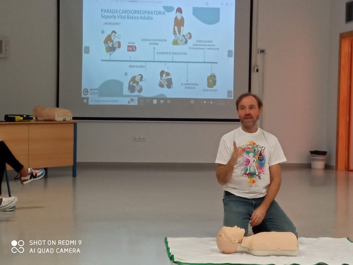 🟢Ayer por la tarde tuvimos en nuestro colegio un Taller de primeros auxilios, impartido por los sanitarios del Centro de Salud de Coín, asistieron maestros del colegios, además de padres y madres de nuestro alumnado🔴👨‍🔬🚑 @saludand