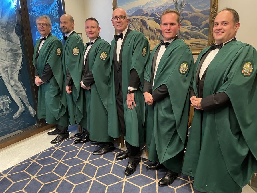 What a great evening the 'Master &amp; Wardens Dinner' was at #ButchersHall. A wonderful setting &amp; superb food were the backdrop for an evening of friendship &amp; fun. Guest speakers Sir William &amp; Lady Hilary Russell spoke perfectly for our #City themed event.
#fruitererslivery #livery