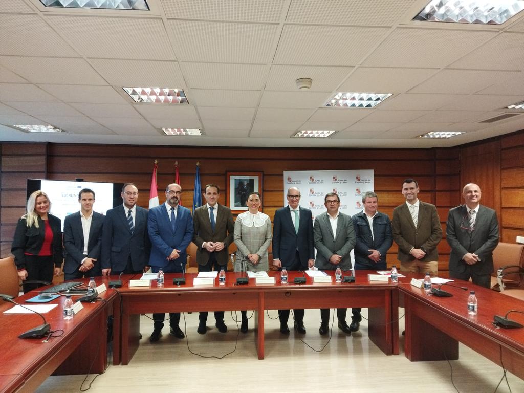 AytoPonferrada's tweet photo. @MoralaMarco y @RivasAlexandraa en la presentación del proyecto #IBERUS de la @jcyl.
El objetivo es aumentar la calidad de los servicios públicos aplicando el Internet de las Cosas, mejorar la formación digital de los ciudadanos e impulsar la modernización de las entidades. https://t.co/rSB2qXsZiO