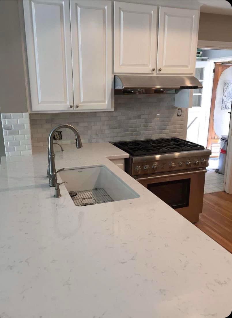 This beautiful worktop, Mayfair white granit 30mm thick completed this amazing little work space. Composite sink with a stainless steel tap. This worktop really brings the light to this kitchen🙏 jcworktops.co.uk CONTACT INFO 📞 07949 819841 📧 jcworktops24@gmail.com