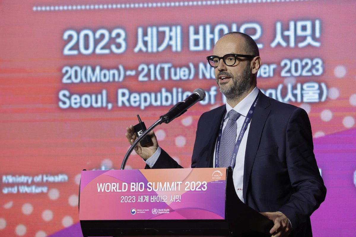 VisMederi's tweet photo. VisMederi, represented by the Founder and CSO Prof. Emanuele Montomoli, played a pivotal role at the esteemed World Bio Summit 2023 in Seoul.
@CEPIvaccines
#WorldBioSummit2023 #GlobalHealth #PandemicPreparedness #TogetherForHealth #vismederigroup https://t.co/aZGaerJYwR