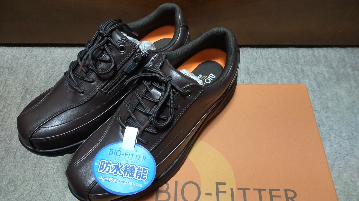 Yuu202211a's tweet photo. #東京靴流通センター
#BioFitter
ようやく仕事やら買い物やらが済んで落ち着いた~。今日、https://t.co/7TaNDTNc1U(東京靴流通センター)で頼んでたBio-Fitterの靴が届きました。はきやすいのと防水機能があって5,379円なので安心して買うことができるんです。 https://t.co/sGQQbrxMVY