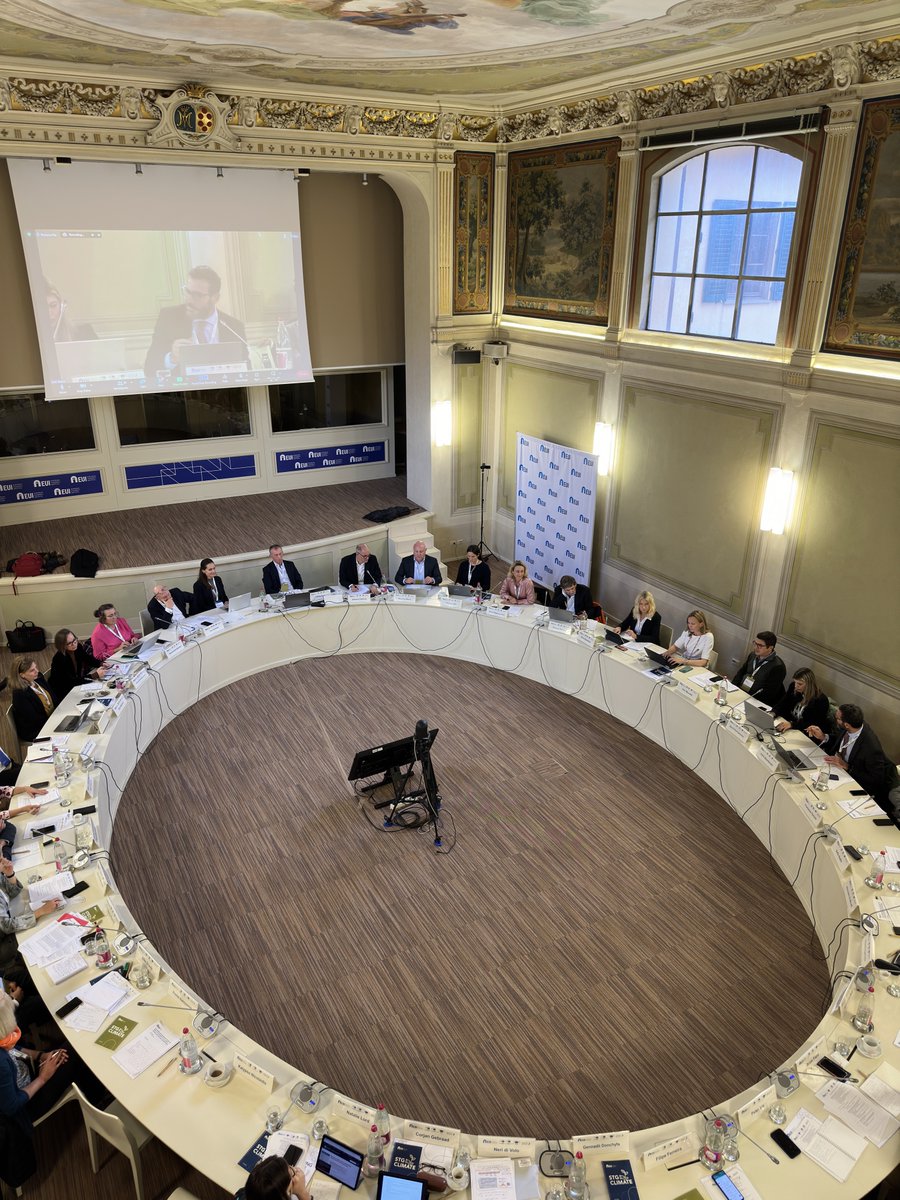 STGEUI's tweet photo. 🌡️ Today we kicked off a two-day Policy Dialogue on European Cities Adapting to #ClimateChange

🗣️ Led by STG climate Senior Visiting Fellow Chris Hurst, in collaboration with @EIB's JASPERS programme.

@delbeke_jos #STGclimate
👁️ Explore the agenda: https://t.co/C6BVDMuTep https://t.co/NjfDmKd9cU