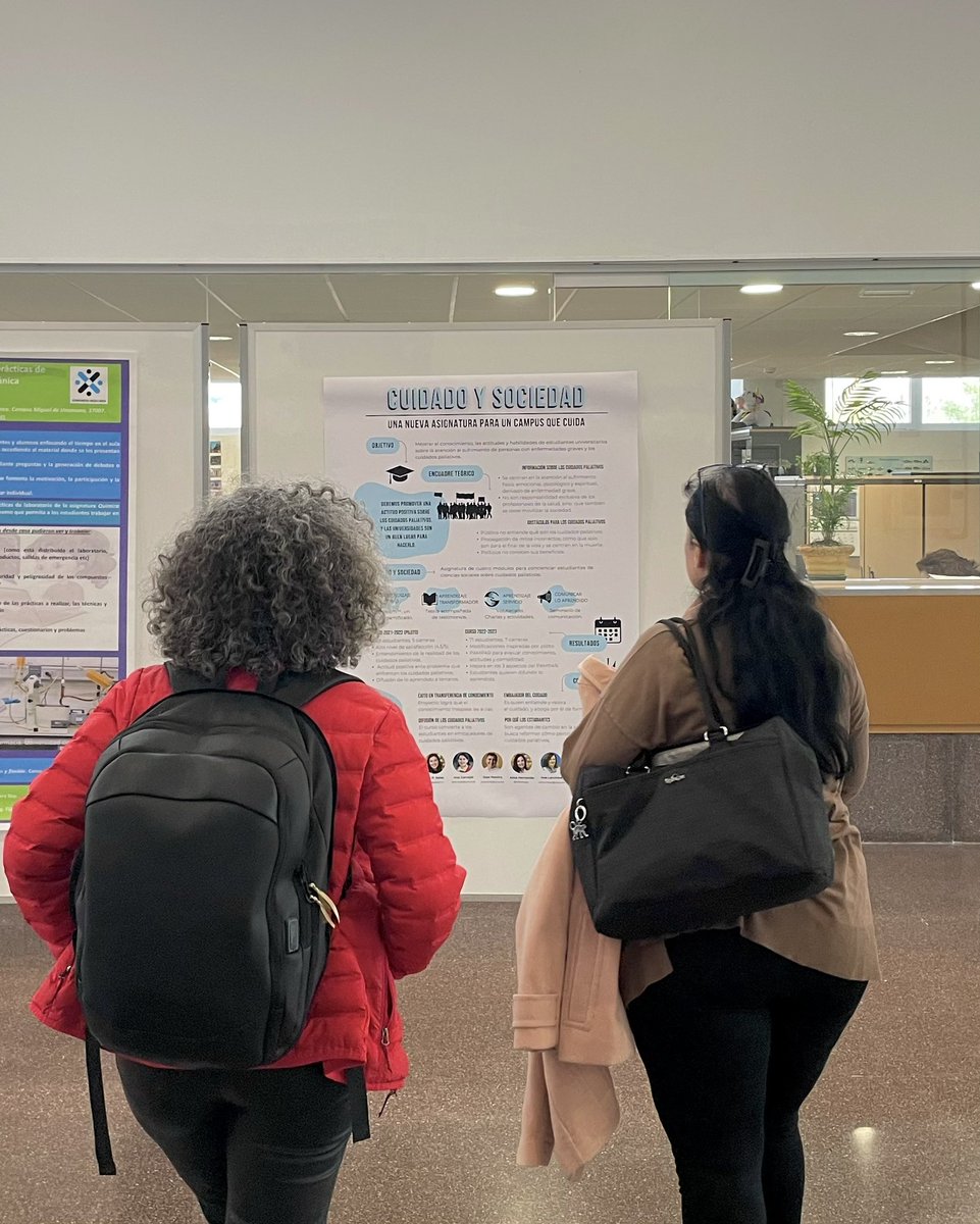 AnaSalasMrr's tweet image. Hoy estoy en el Congreso REDU 2023, donde hemos presentado el póster “Cuidado y Sociedad: una nueva asignatura para un campus que cuida” (y sí, la coordinación póster-suéter fue completamente una coincidencia). Gracias a @Red_REDU por permitirnos exponer nuestro trabajo. 🤍
