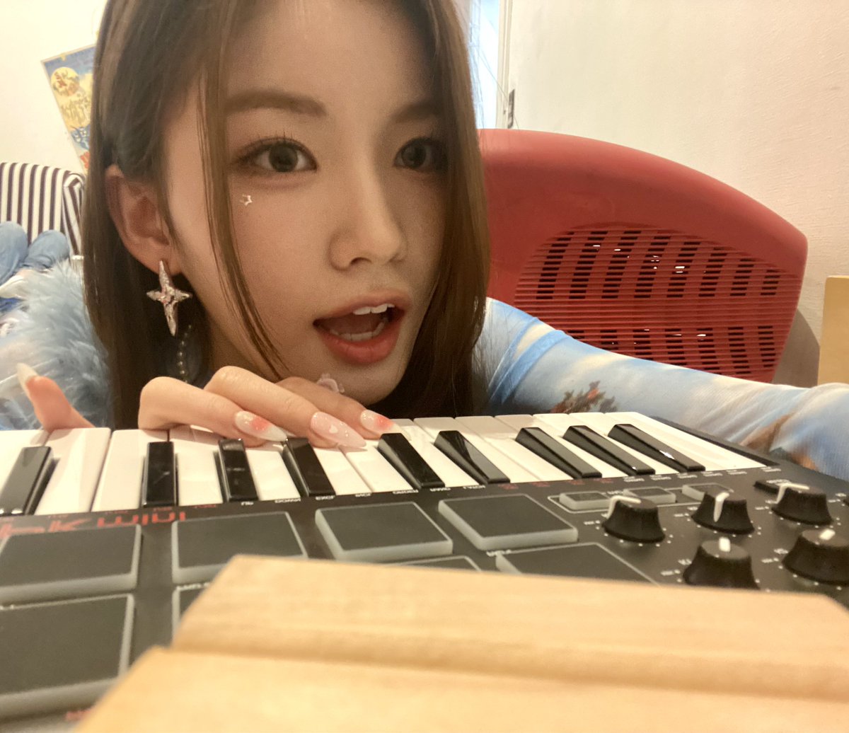 CSR_offcl's tweet photo. 🎶🎹뚱땅뚱땅🎵💖

#첫사랑 #CSR #수아 #SUA https://t.co/eWKZtxhlaY