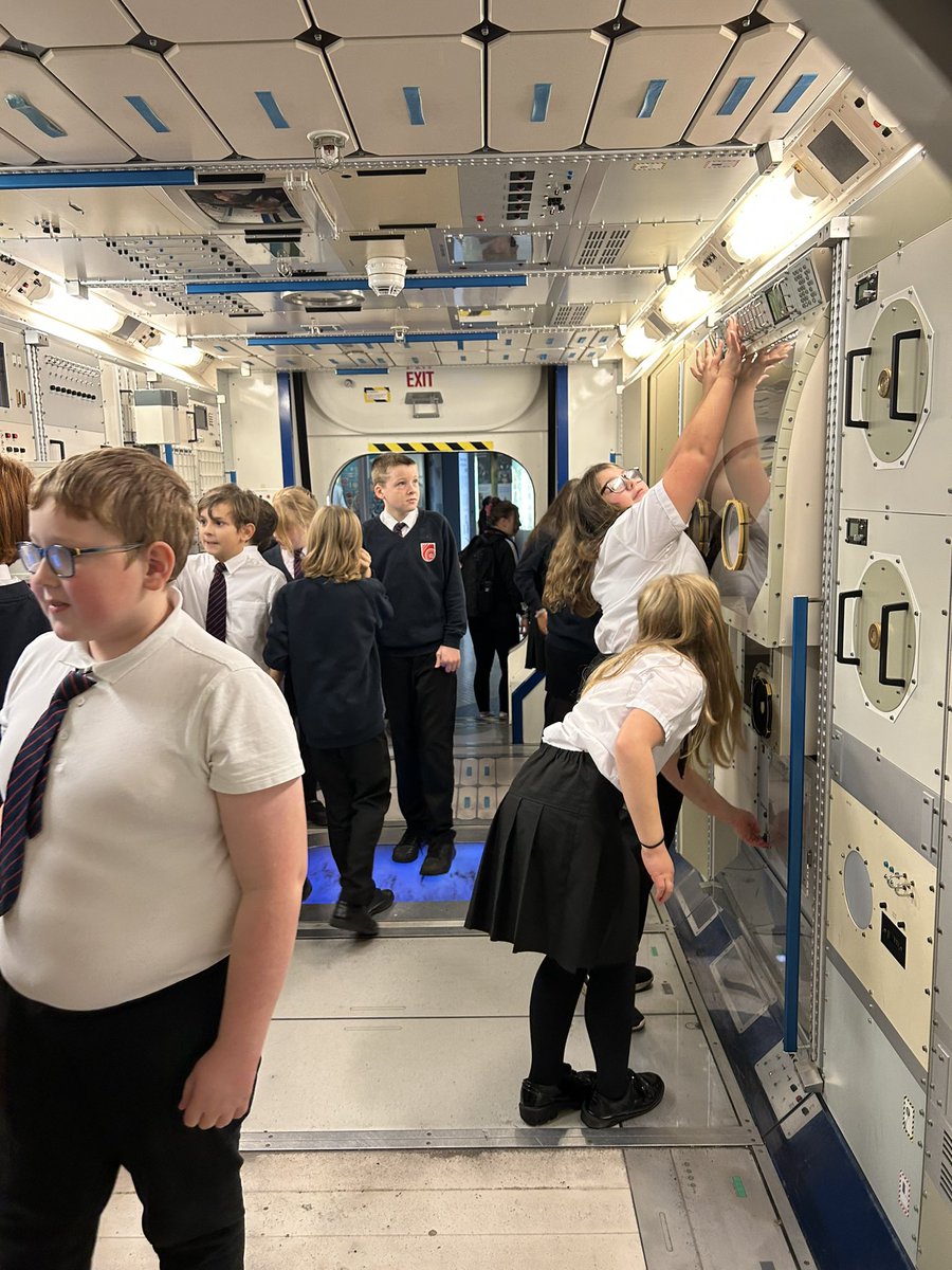 halfpennylane's tweet image. 6T enjoying their time at the National Space Centre!

#BeHalfpenny #Space #MiniScientists
