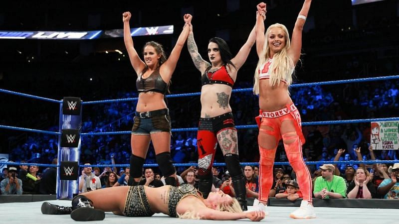 11-21-17❤️

Happy Squad day!! @realrubysoho @YaOnlyLivvOnce @WWEValhalla #RiottSquad