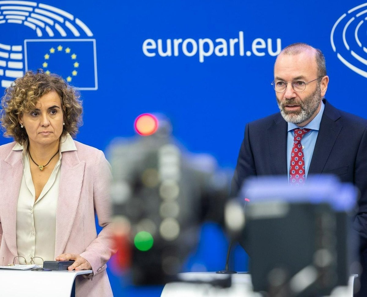 ManfredWeber's tweet photo. We are extremely concerned about the rule of law in Spain. It is not about being a big or a small country, it is a principle of our Union. That is why we expect an investigation by the European Commission. It is absurd socialists and greens even refuse a debate on the issue. https://t.co/DqVMzwKPN7