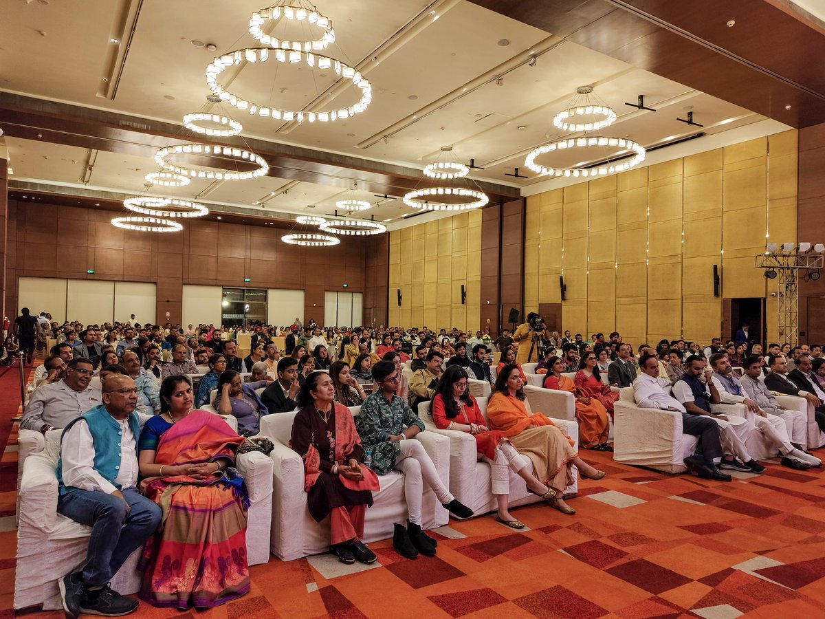 Gurudev's tweet image. Interacted with business leaders from across Chandigarh, Punjab, as part of the ‘Inner Peace Outer Prosperity’ event.