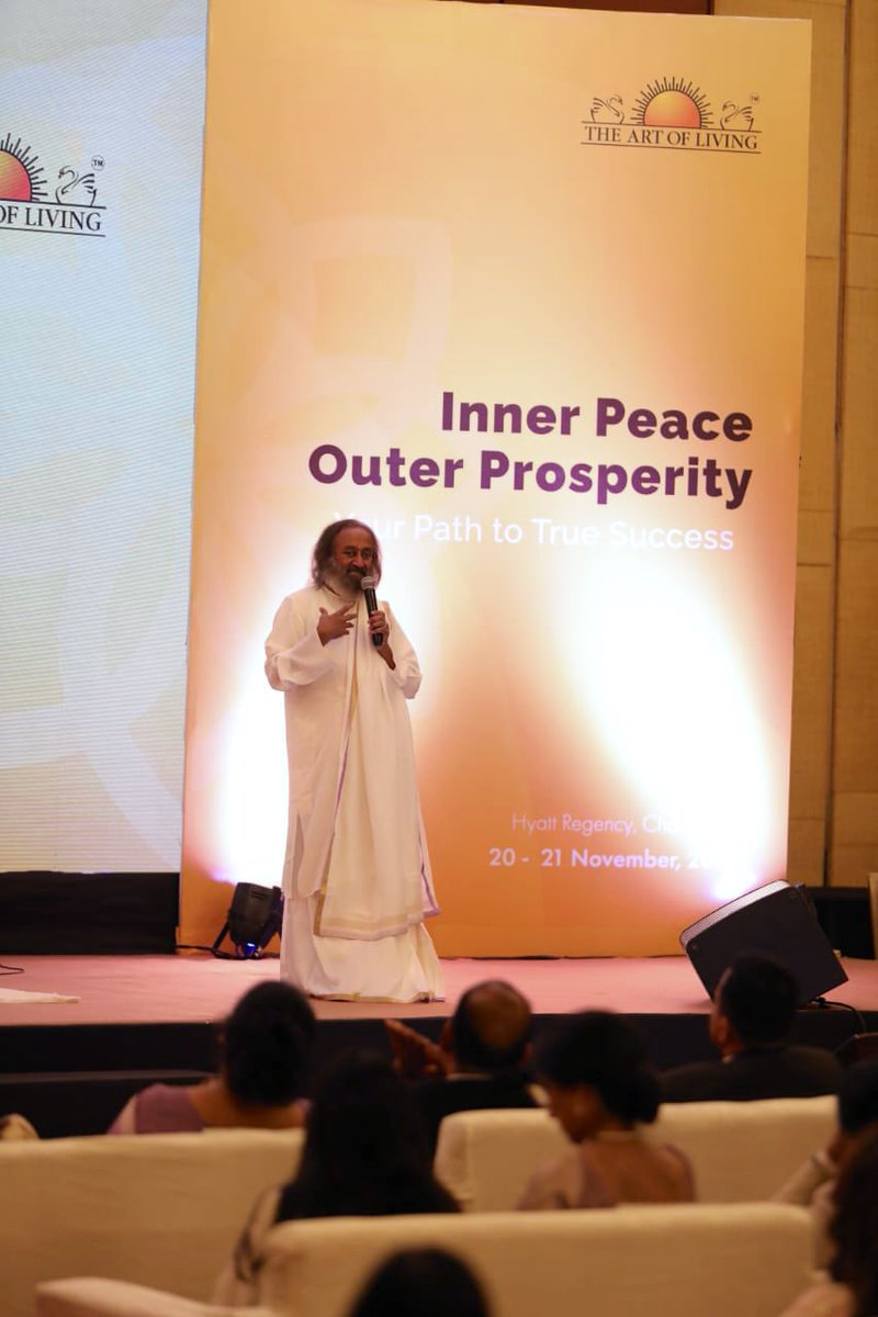 Gurudev's tweet image. Interacted with business leaders from across Chandigarh, Punjab, as part of the ‘Inner Peace Outer Prosperity’ event.