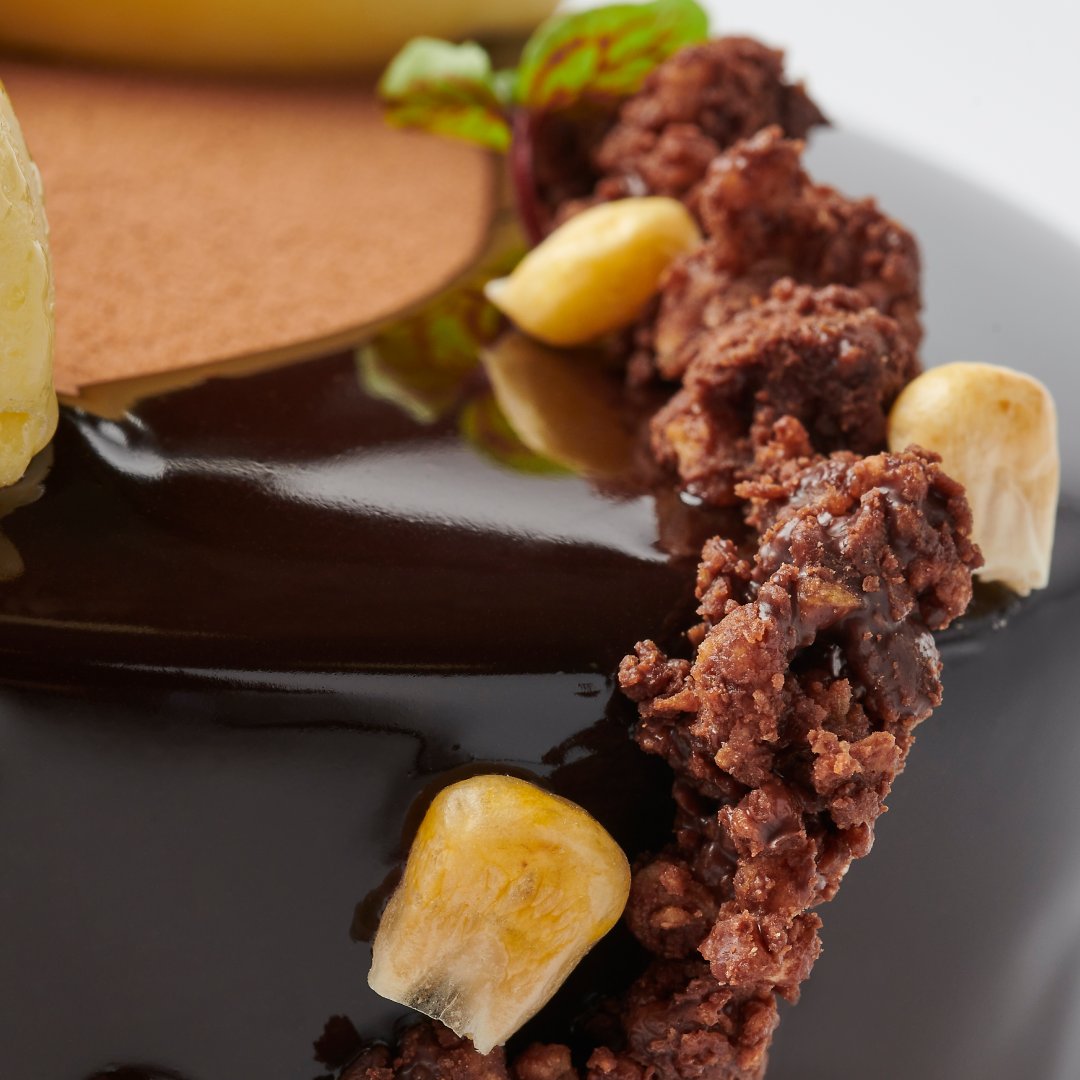 𝐀𝐫𝐞 𝐲𝐨𝐮 𝐫𝐞𝐚𝐝𝐲 𝐭𝐨 𝐝𝐢𝐬𝐜𝐨𝐯𝐞𝐫 𝐚 𝐛𝐮𝐫𝐬𝐭 𝐨𝐟 𝐨𝐫𝐢𝐠𝐢𝐧𝐚𝐥 𝐟𝐥𝐚𝐯𝐨𝐫𝐬 𝐢𝐧 𝐞𝐯𝐞𝐫𝐲 𝐛𝐢𝐭𝐞? The Evocao-Haskap-Corn Entremet, a creation by Nicolas Dutertre, Head of the Chocolate Academy™ Montreal.  bit.ly/3uuitNi