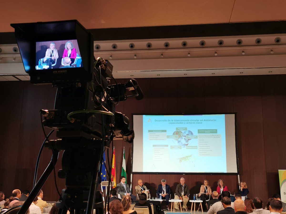 Bioeconomia_And's tweet photo. #ForoBioeconomiaCircular
@MarCatedra71 pone en valor las iniciativas en bioeconomia de @AgriculturAnd: #Robin #Intercoonecta #ZeroW #GrupoTrabajoBioeconomia
➕ Apuesta por la comunicación y sensibilización para implementar este modelo económico más sostenible en el territorio https://t.co/IWLxe58Jm8