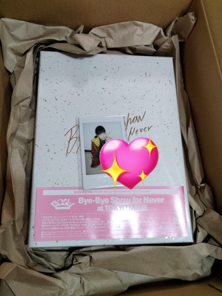 eoga11's tweet photo. BiSHからの最後の贈り物。あの光の１つが自分で、みんなでひとつになっていた夢の一時でした。ありがとう！
チッチのチェキは、ちびっこキャップスが満面の笑みでかっさらいました（笑）
#BiSH東京ドーム https://t.co/zax0la9rgl