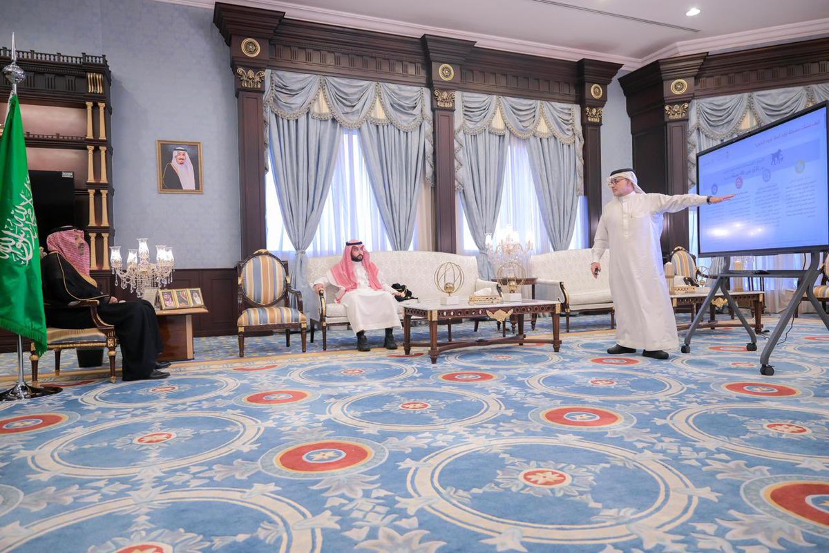 .. سمو أمير المنطقة يستقبل الرئيس التنفيذي للمركز الوطني لتنمية الحياة الفطرية الدكتور محمد بن علي قربان والوفد المرافق .. واطلع سموه على ماتم انجازه في برنامج معالجة أضرار قرود البابون ومراحل معالجة بؤرها ..