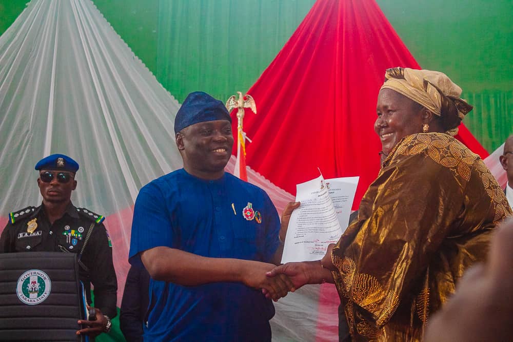 GovAgbuKefas's tweet photo. Yesterday, I sworn-in the 16 Local Government Chairmen of our dear State - after a successful LG elections, few days ago. They will wholly oversee the affairs of their Council Areas with no distractions but to be accountable to their People. 

Congratulations to you all. 

Let's keep Taraba #MovingForward