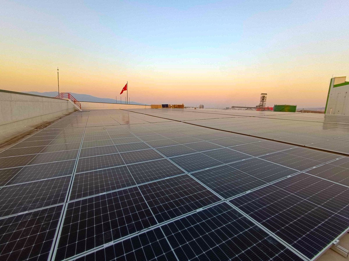 Entegro_PV's tweet photo. Manisa Turgutlu'da bulunan Kütaş Group'a ait 572 kWp gücündeki güneş enerjisi santrali projesinde panel montaj çalışmaları tamamlandı ve santralin kabul işlemlerine başlandı.

#YenilenebilirEnerji #SolarEnerjiSistemleri #EntegroTürkiye https://t.co/ShBpLDPJfr