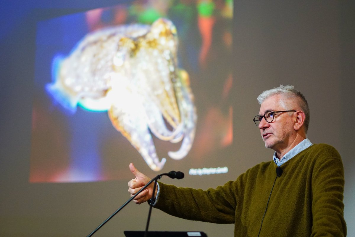 EMBLPhDSymp's tweet photo. Multicellular systems and their collectives, that was this morning theme! Full of interesting talks from Brain  and camouflage research, to biofilms and tissue organisation!

Thanks to Gilles Laurent, Knut Drescher  and Zev Gartner for the amazing talks!

#emblphdsymposium https://t.co/z2iG3PxVHr