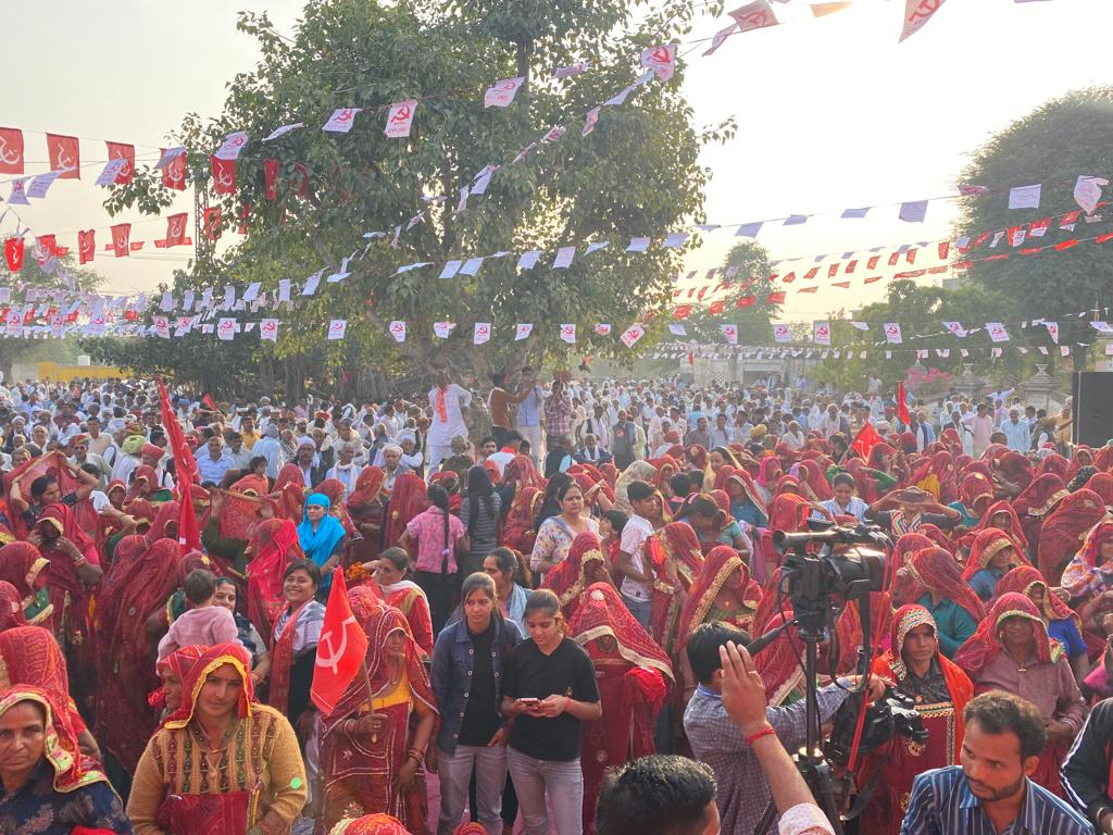 Vijay Sankalp rally at Danta Ramgarh, Sikar today.
Spirited participation of huge numbers sounding the victory of CPIM Central Committee member &amp; former MLA Com. Amra Ram.