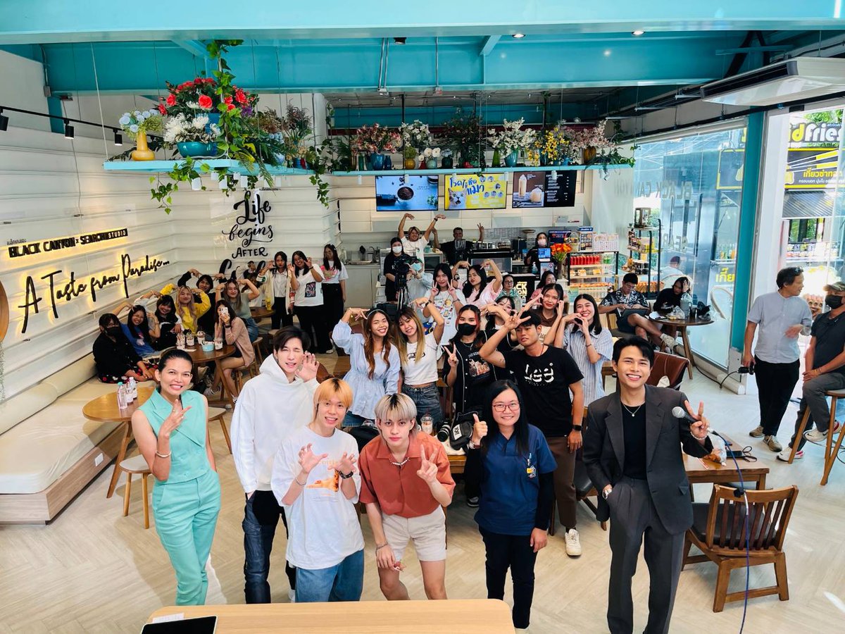 ZOLARofficialTH's tweet photo. ขอบคุณ Sunflower ทุกคนที่มาสนุกกันในกอจกรรม Cat Icon Meeting ครั้งที่ 4 นะครับ 🧡🌻
#ZOLAR #CatIcon #Catlover https://t.co/QkxLNrzWeq