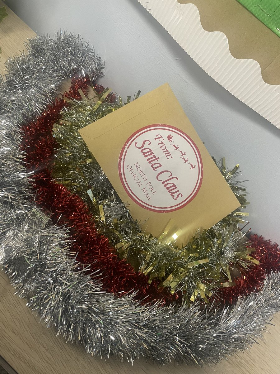 StansteadEYFS's tweet photo. Weβve had a delivery from a very exciting person! As part of our hook this week in EYFS the children have received a letter from Santa asking them to write him one back with their wishes of Christmas π
βοΈ #santa #flyinghightrust #eyfs https://t.co/nkEC8BegNg