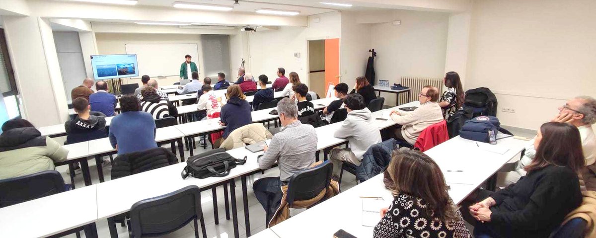 i2CAT's tweet photo. 😊Gràcies a totes les persones que ens heu acompanyat avui en la 4a sessió del Cicle de Capacitacions en Tecnologies Digitals Avançades que organitzem dins el projecte @DIH4CAT amb la col·laboració d'#Àrees5G. https://t.co/bMsynzuJPC