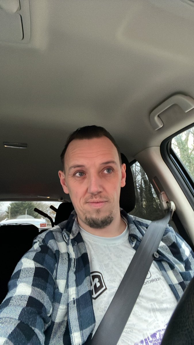 CallMeConflict's tweet image. It’s amazing what a fresh hair cut can do to your self confidence. Even for an below par looks person like me.
