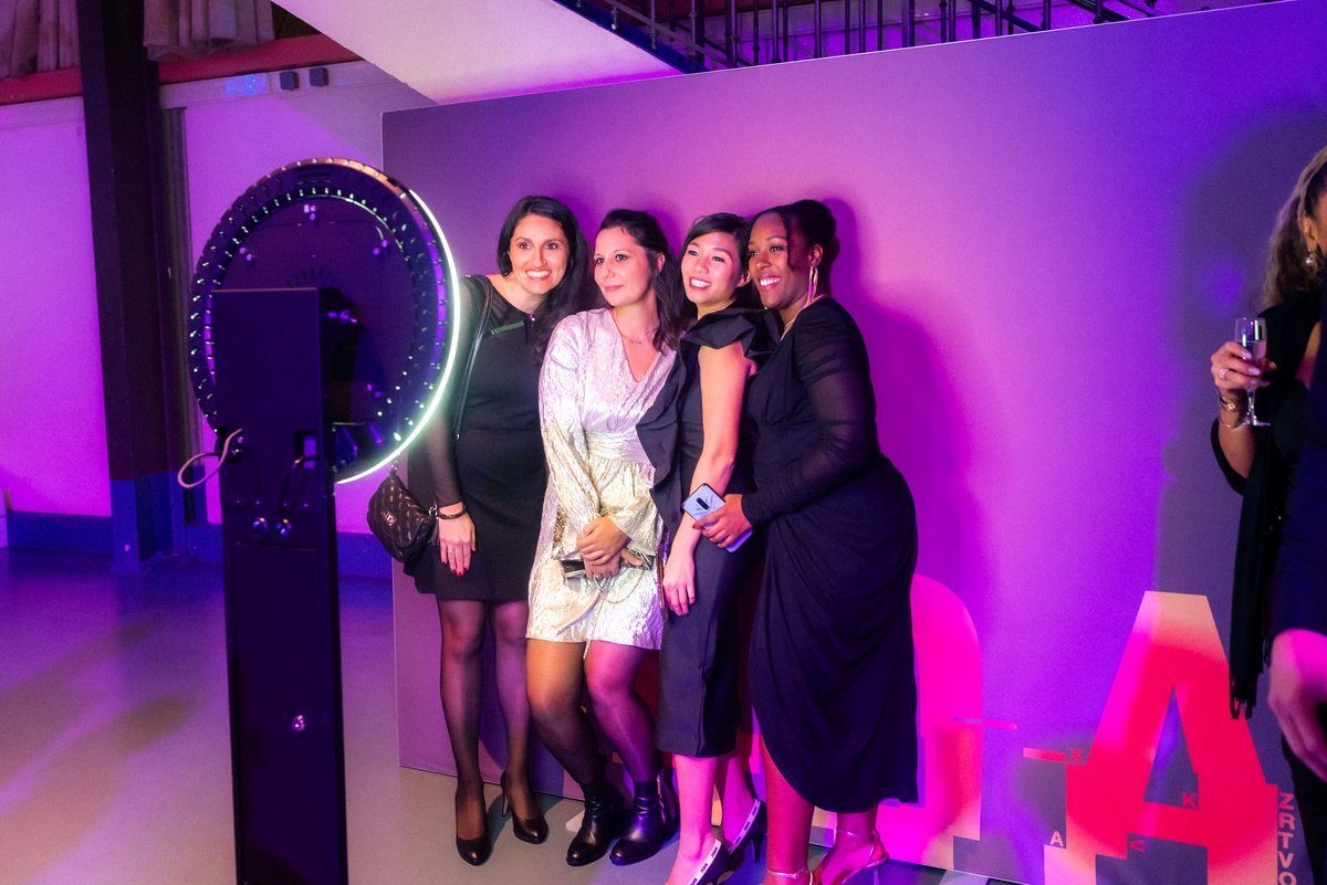 HNServices_FR's tweet photo. 🎉✨ Joyeux 40e anniversaire HN !✨🎉

La semaine dernière, au Pavillon Baltard, nous avons célébré fièrement nos 40 ans avec plus de 1500 membres de la famille HN.
Une soirée inoubliable remplie d'émotions et d'énergie positive ! https://t.co/V8QqFR2WEs