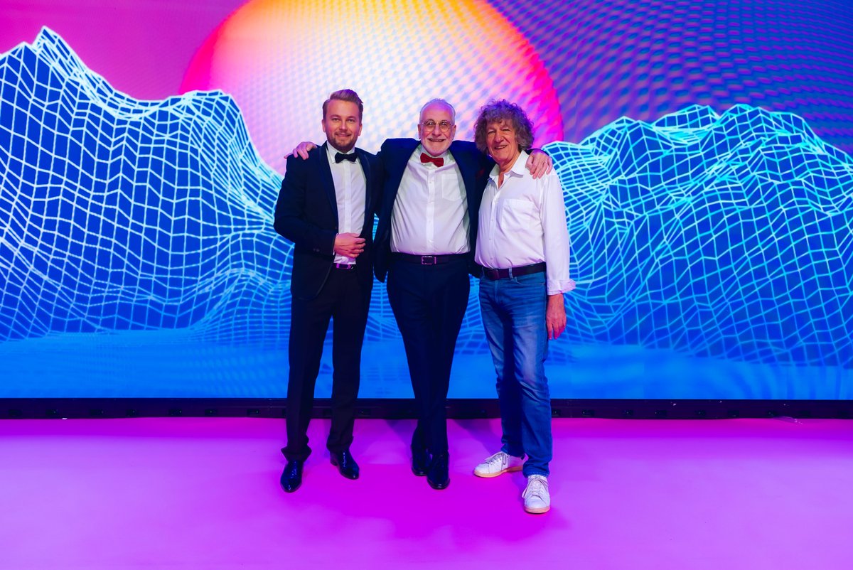 HNServices_FR's tweet photo. 🎉✨ Joyeux 40e anniversaire HN !✨🎉

La semaine dernière, au Pavillon Baltard, nous avons célébré fièrement nos 40 ans avec plus de 1500 membres de la famille HN.
Une soirée inoubliable remplie d'émotions et d'énergie positive ! https://t.co/V8QqFR2WEs