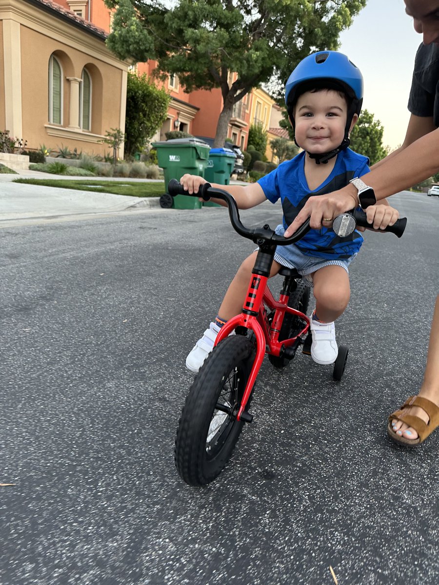 Bisiklet, bir çocuğun yüzündeki istemsizce gülümsemedir..