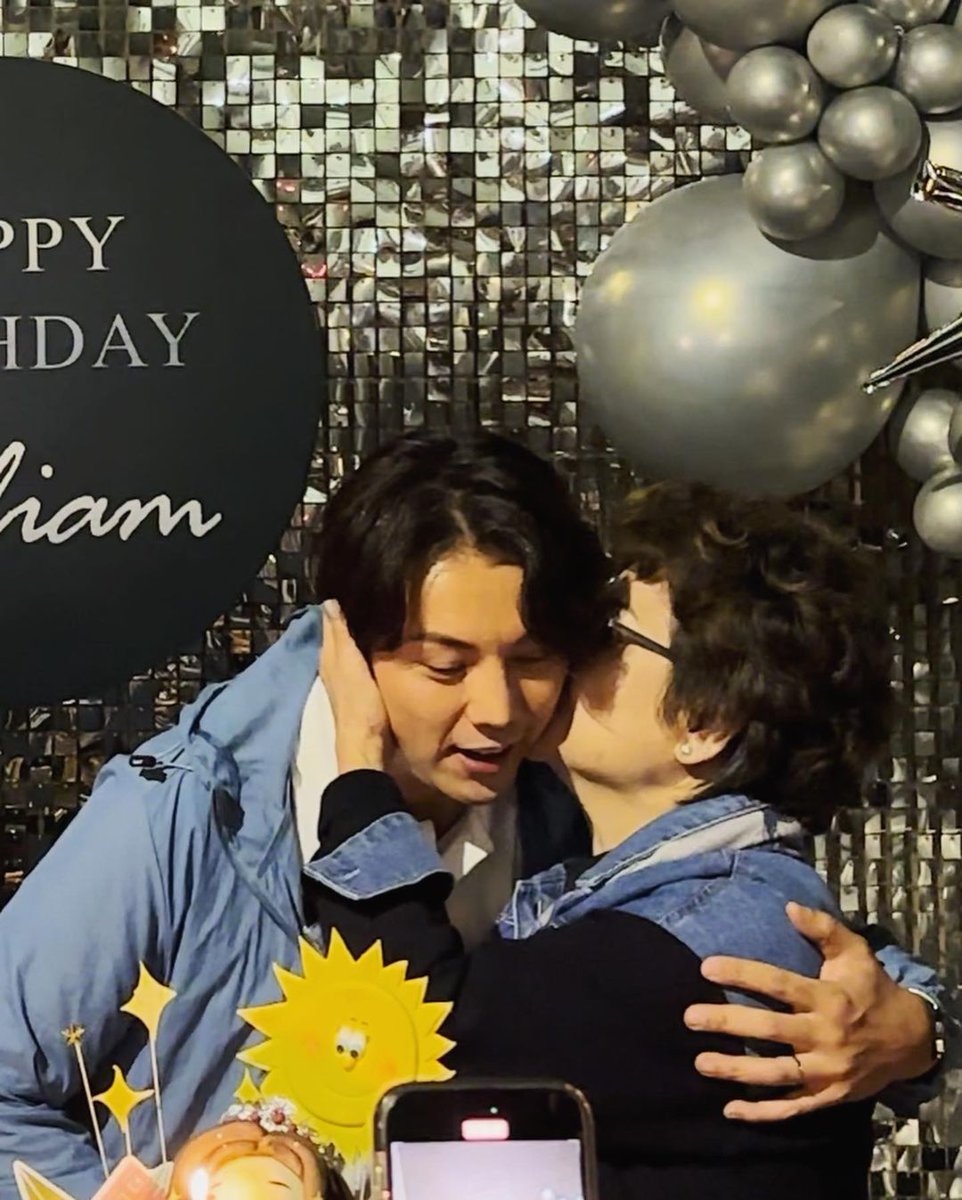 Kan_yutakan's tweet photo. 《11.21》🎂HBD! ครบ 37ขวบปี💕ขออวยพรให้เฮียและคุณแม่มีความสุข สุขภาพแข็งแรง มีผลงานออกมาให้ชื่นชมตลอดๆ😁

#1121HBDWilliamChan
#WilliamChan #เฉินเหว่ยถิง
#williamchanwaiting https://t.co/qKCyyyrjTD
