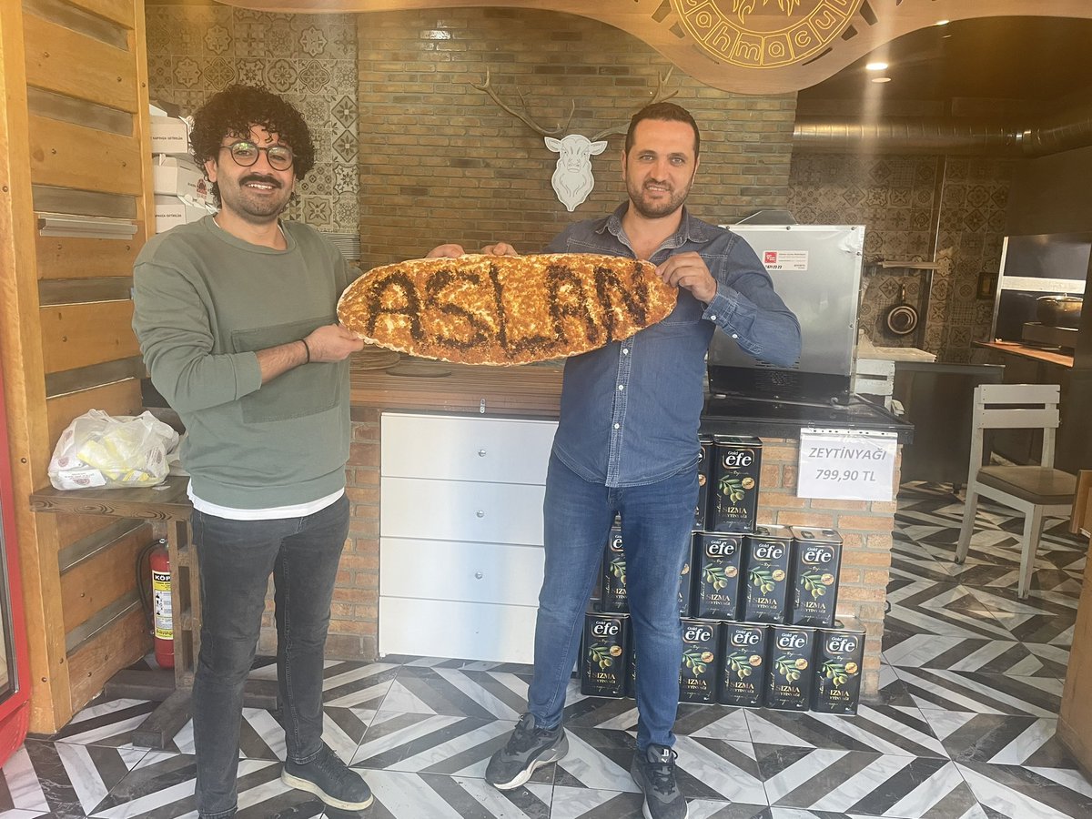 Evet bugün bir milyoncu müşteri olma şerefiyle isotla adımızı lahmacuna yazdırdık